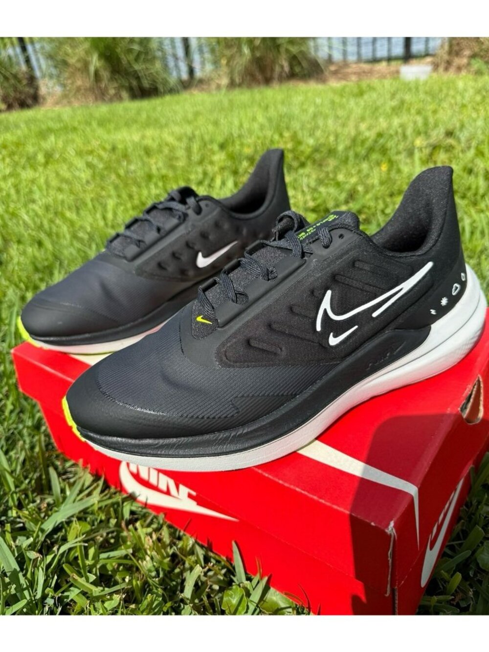 10 WOMEN'S NIKE AIR WINFLO 9 SHIELD BLACK DM1104 001 BLACK GREEN VOLT